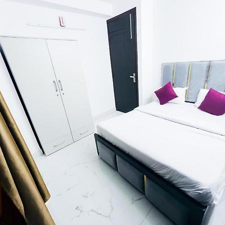 Hotel 24By7 Neu-Delhi Exterior foto